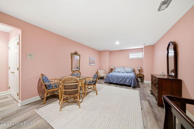 303 Mockingbird Gardens Dr, Louisville, KY 40207