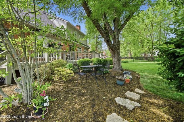 303 Mockingbird Gardens Dr, Louisville, KY 40207