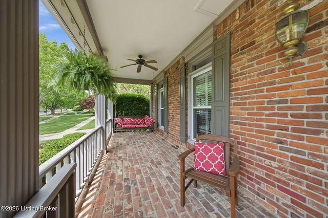 303 Mockingbird Gardens Dr, Louisville, KY 40207