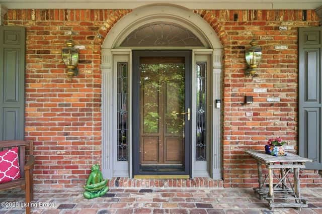 303 Mockingbird Gardens Dr, Louisville, KY 40207
