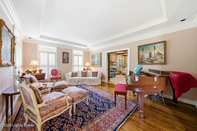 303 Mockingbird Gardens Dr, Louisville, KY 40207