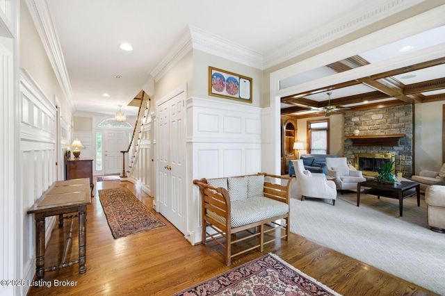 303 Mockingbird Gardens Dr, Louisville, KY 40207