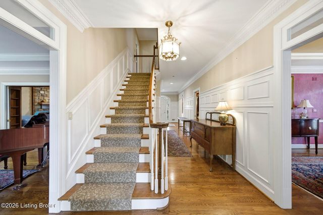 303 Mockingbird Gardens Dr, Louisville, KY 40207