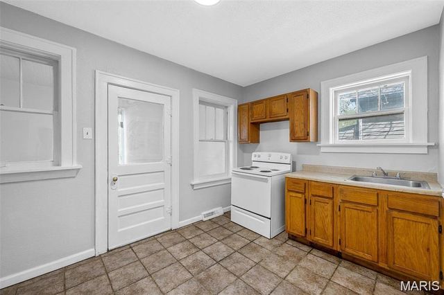 4421 Minnesota Avenue, St Louis, MO 63111