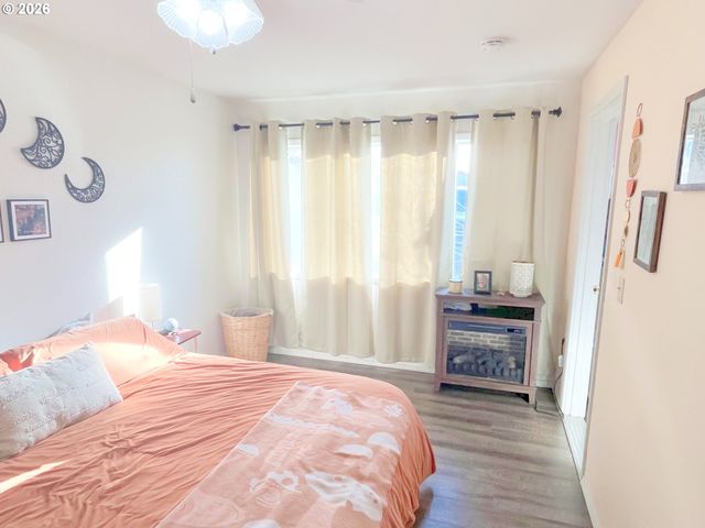 124 Ne WEST Ave, Roseburg, OR 97470