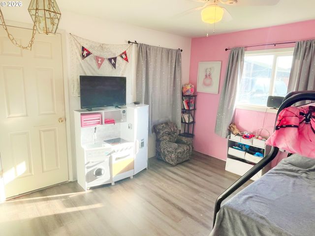 124 Ne WEST Ave, Roseburg, OR 97470