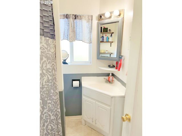 124 Ne WEST Ave, Roseburg, OR 97470