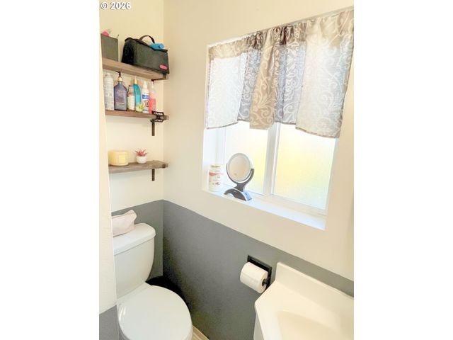 124 Ne WEST Ave, Roseburg, OR 97470