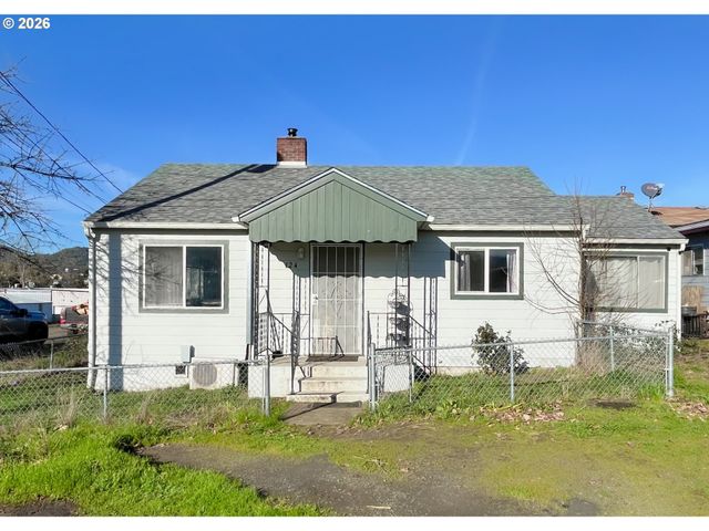 124 Ne WEST Ave, Roseburg, OR 97470