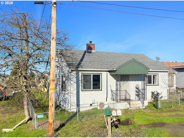 124 Ne WEST Ave, Roseburg, OR 97470