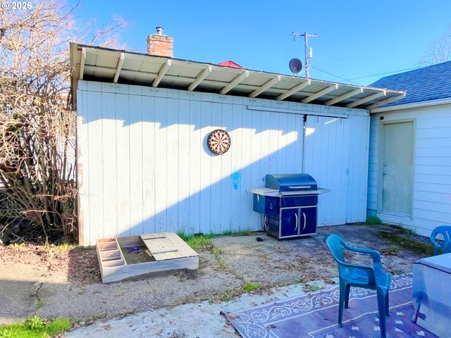 124 Ne WEST Ave, Roseburg, OR 97470