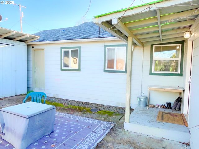 124 Ne WEST Ave, Roseburg, OR 97470