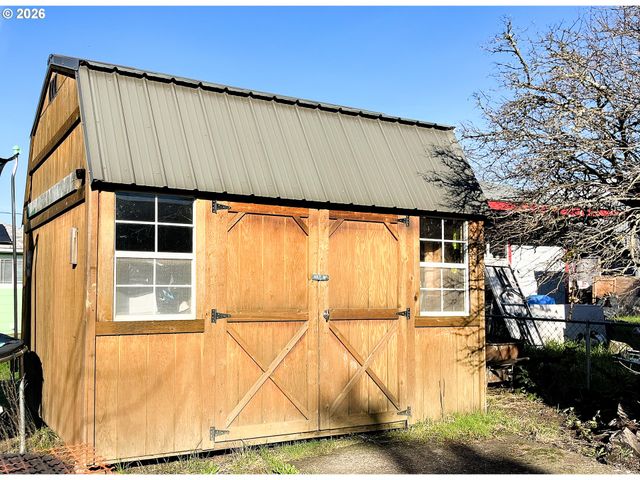 124 Ne WEST Ave, Roseburg, OR 97470