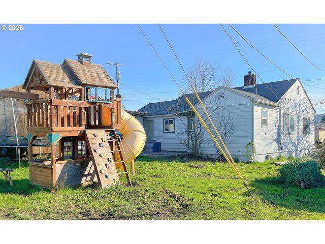 124 Ne WEST Ave, Roseburg, OR 97470