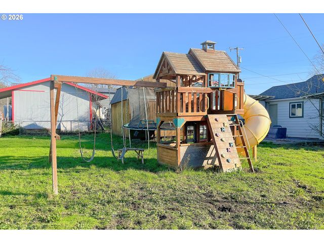 124 Ne WEST Ave, Roseburg, OR 97470