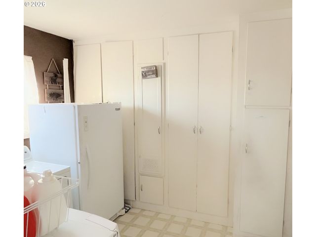 124 Ne WEST Ave, Roseburg, OR 97470