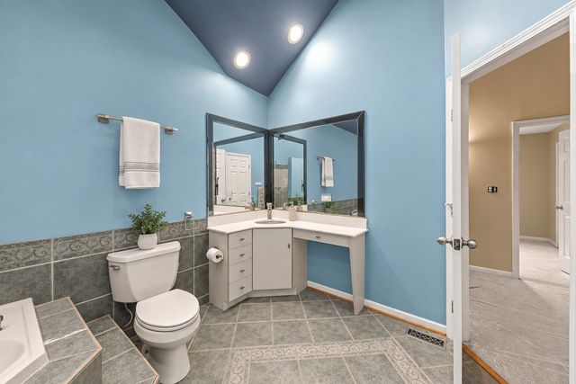 40W920 Bridle Creek Drive, St. Charles, IL 60175
