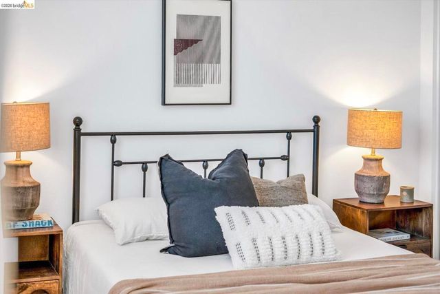 2229 2229 Myrtle ST, Oakland, CA 94607