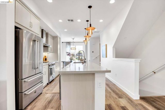 2229 2229 Myrtle ST, Oakland, CA 94607