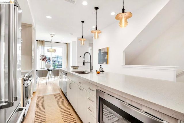 2229 2229 Myrtle ST, Oakland, CA 94607