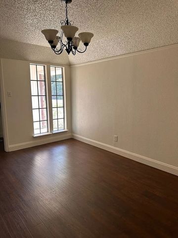 4715 Ridgeline Drive, Arlington, TX 76017