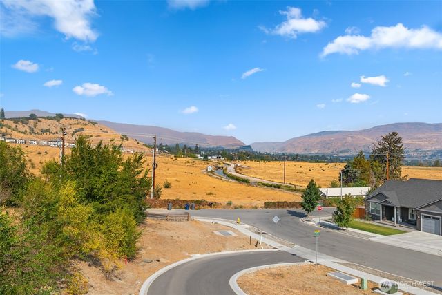 1020 Joni Lane, Wenatchee, WA 98801