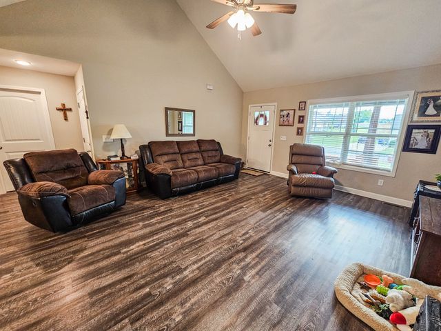 122 Blue Grass Dr, Shelbyville, TN 37160