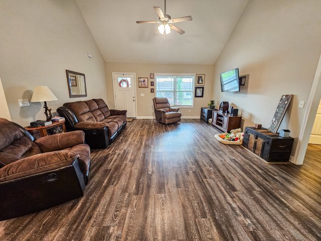 122 Blue Grass Dr, Shelbyville, TN 37160
