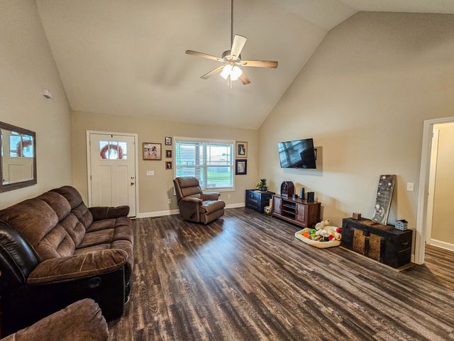 122 Blue Grass Dr, Shelbyville, TN 37160