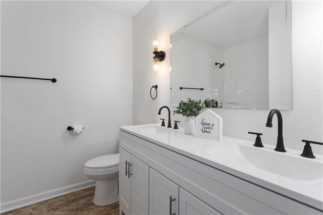 9807 Jewell Court, Independence, MO 64052