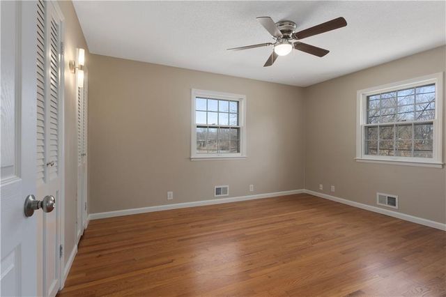 9807 Jewell Court, Independence, MO 64052