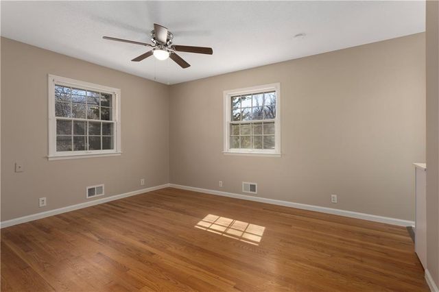 9807 Jewell Court, Independence, MO 64052