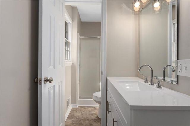 9807 Jewell Court, Independence, MO 64052