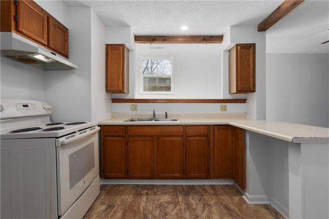 9807 Jewell Court, Independence, MO 64052