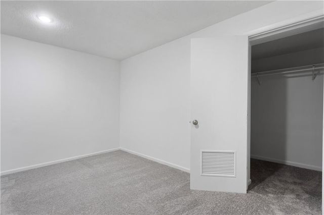 9807 Jewell Court, Independence, MO 64052