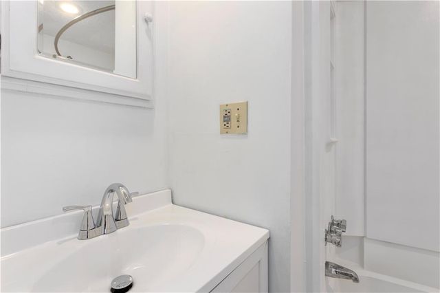 9807 Jewell Court, Independence, MO 64052