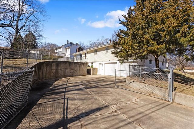 9807 Jewell Court, Independence, MO 64052