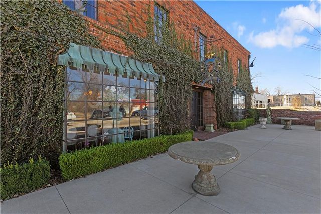 9807 Jewell Court, Independence, MO 64052