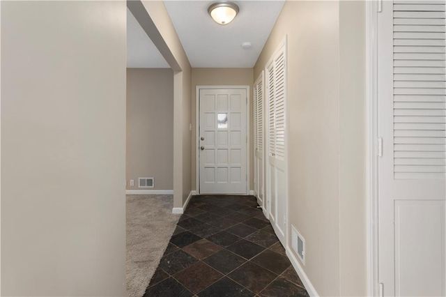 9807 Jewell Court, Independence, MO 64052