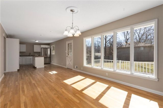 9807 Jewell Court, Independence, MO 64052