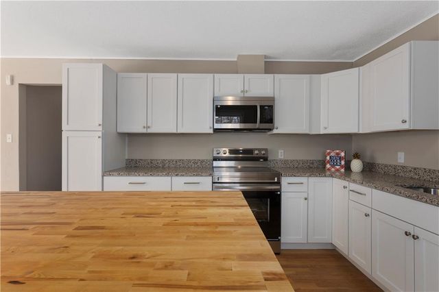 9807 Jewell Court, Independence, MO 64052