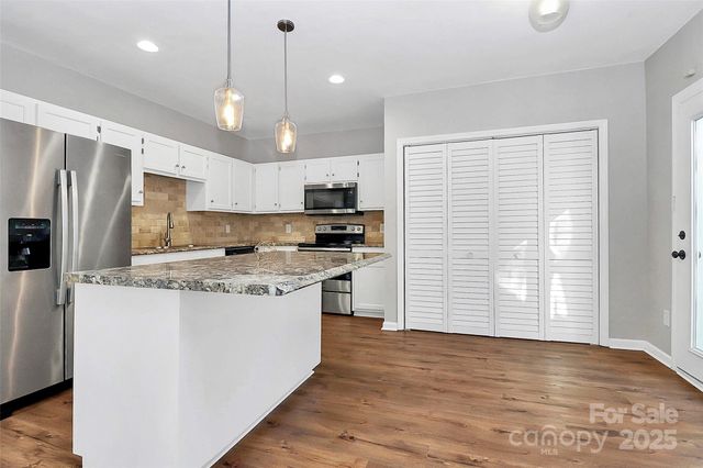 9449 Kings Falls Drive, Charlotte, NC 28210