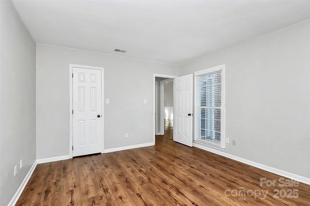 9449 Kings Falls Drive, Charlotte, NC 28210