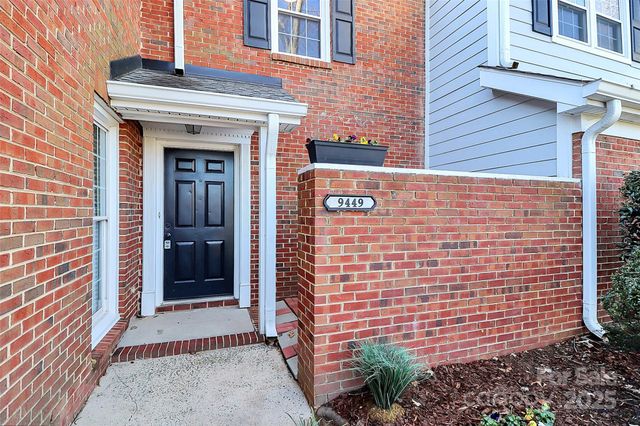 9449 Kings Falls Drive, Charlotte, NC 28210