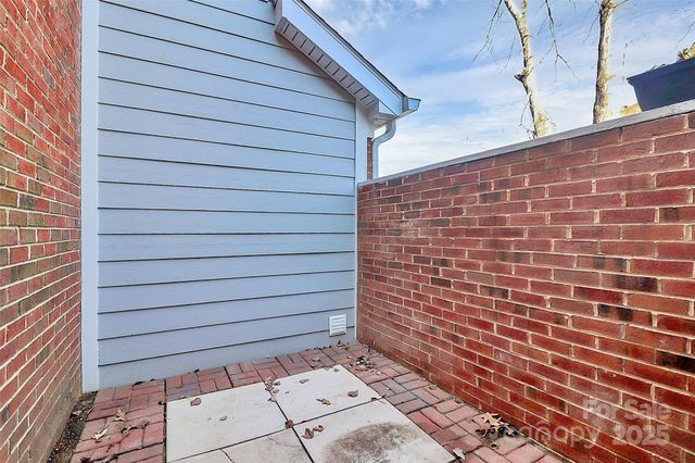 9449 Kings Falls Drive, Charlotte, NC 28210