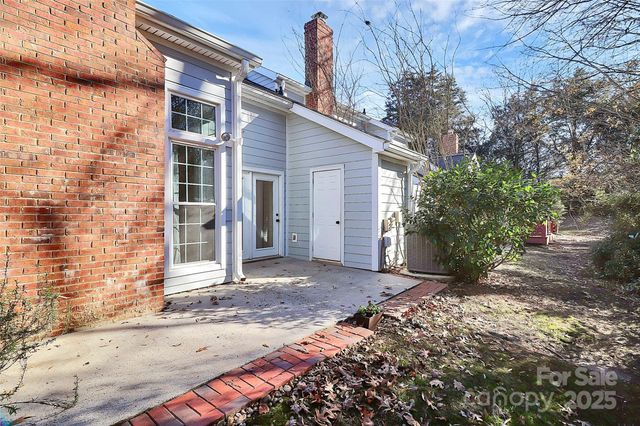 9449 Kings Falls Drive, Charlotte, NC 28210