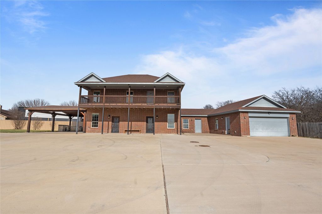10437 Brangus Drive, Crowley, TX 76036