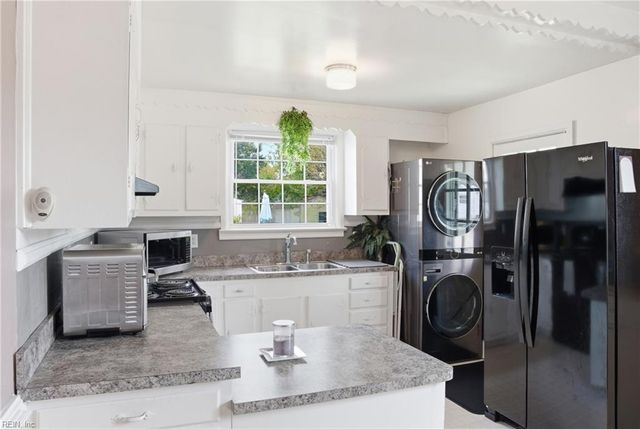 247 Plover DR, Portsmouth, VA 23704