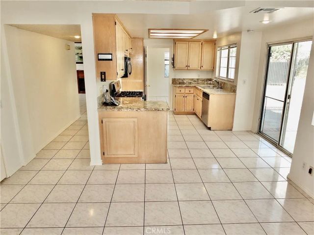 998 Garnet, Pomona, CA 91766