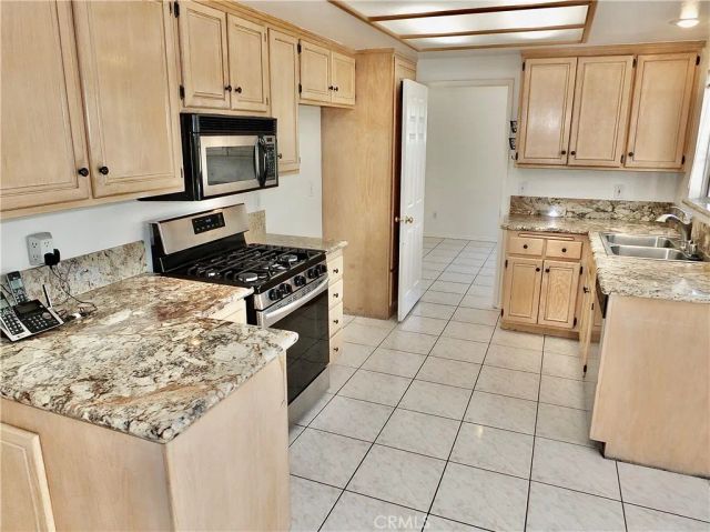 998 Garnet, Pomona, CA 91766